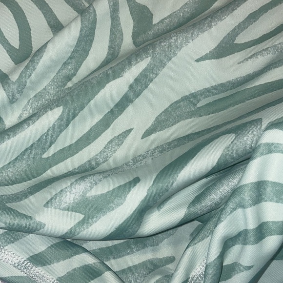 6. Xersion Womens High Rise Quick Dry 7/8 Ankle Leggings - Picture 5 of 6